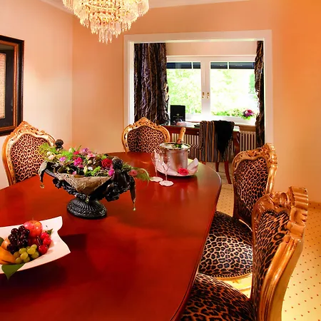 Parkhotel Adler Szálloda
